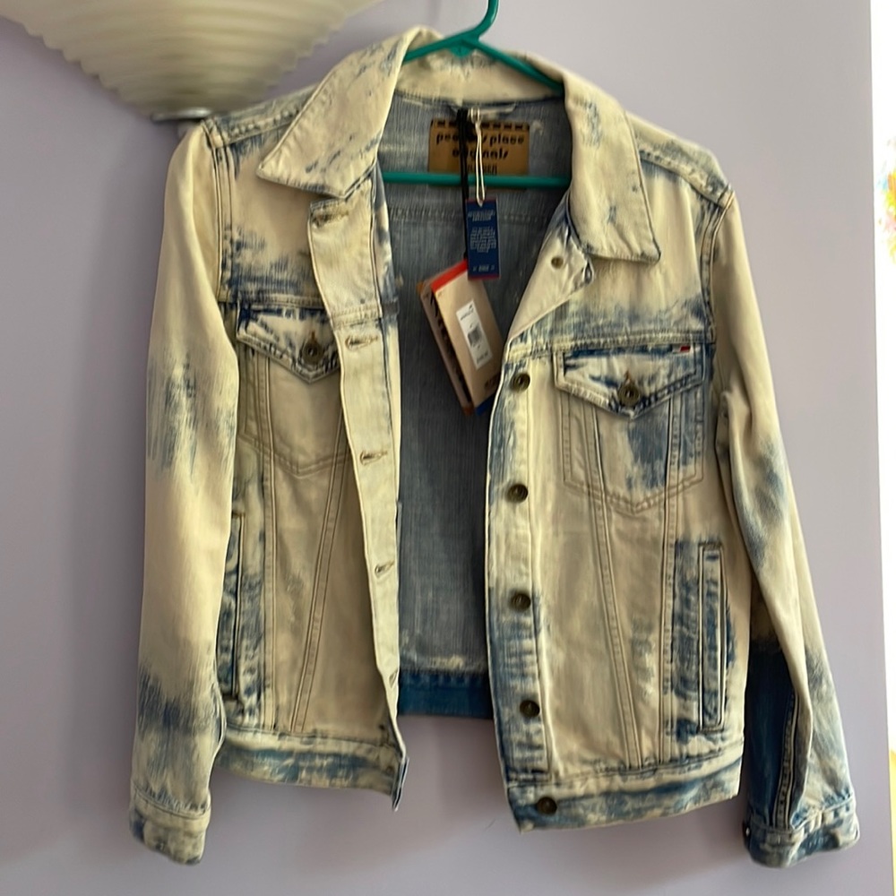 TH bleach washed relaxed fit jean jacket.